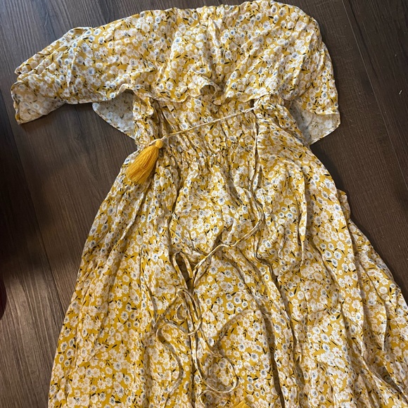 Womens or juniors yellow maxi dress - Picture 9 of 12